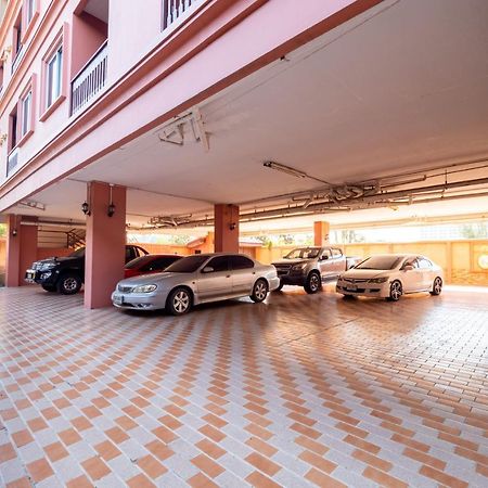 Reddoorz Navin Mansion 3 Pattaya Hotel Exterior photo