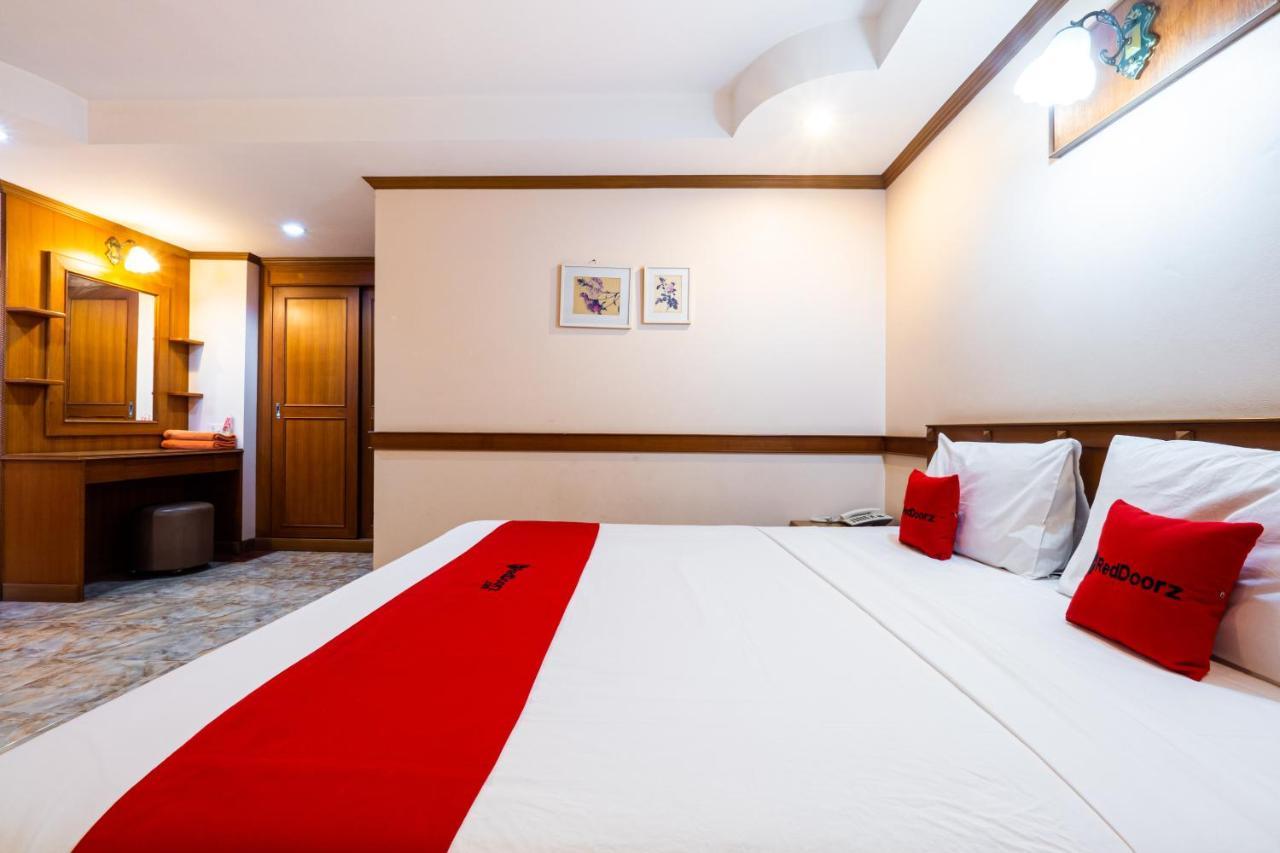 Reddoorz Navin Mansion 3 Pattaya Hotel Exterior photo