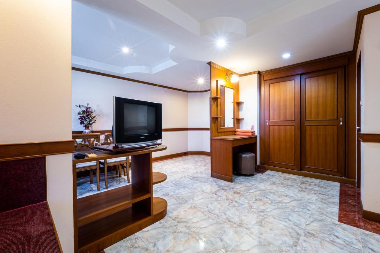 Reddoorz Navin Mansion 3 Pattaya Hotel Exterior photo